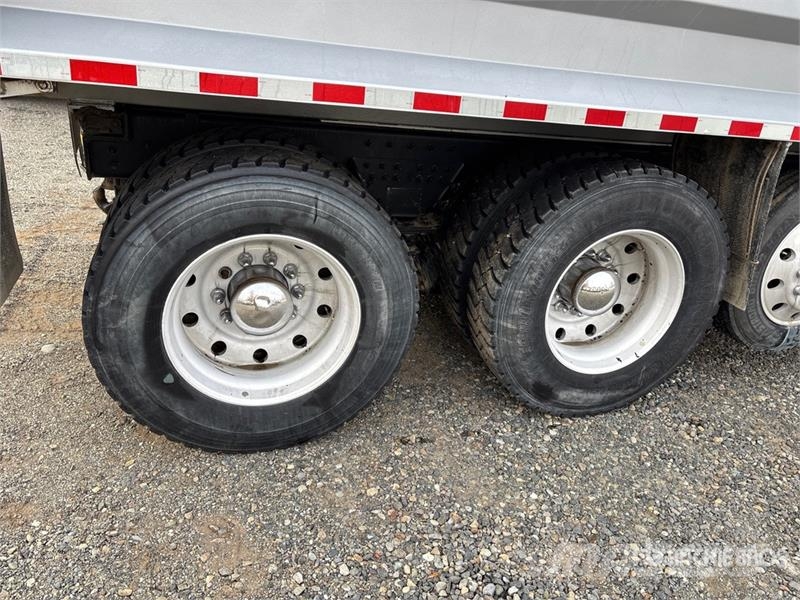 Kenworth T800 شاحنات قلابة