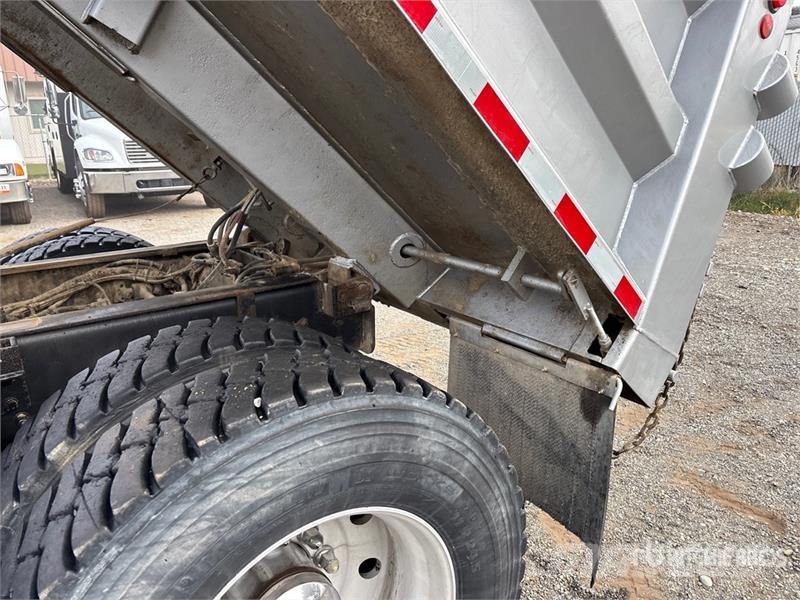 Kenworth T800 شاحنات قلابة