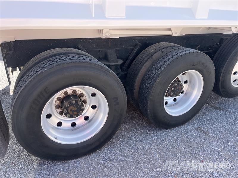 Kenworth T800 شاحنات قلابة