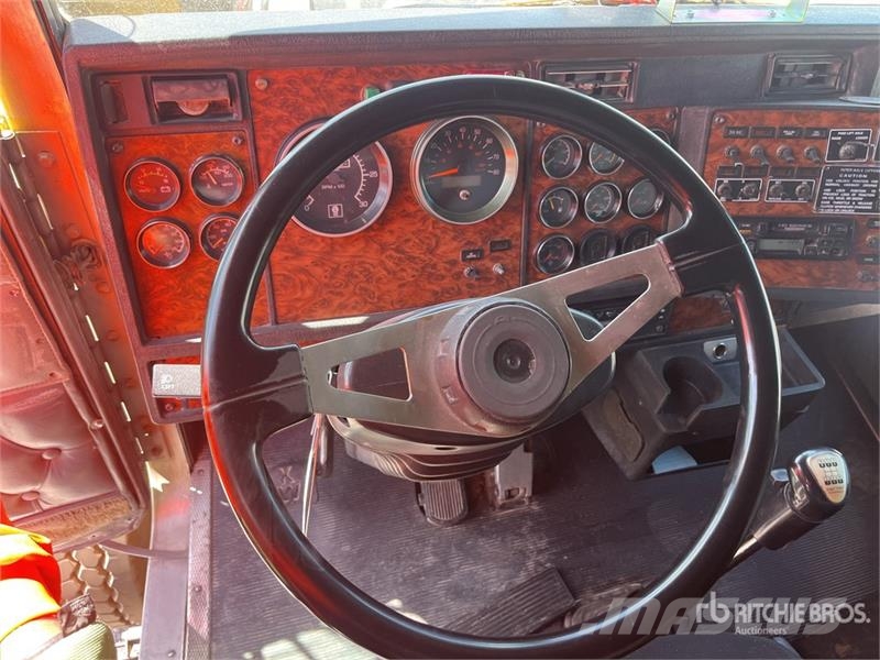 Kenworth T800 شاحنات قلابة
