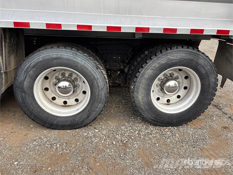 Kenworth T800 شاحنات قلابة