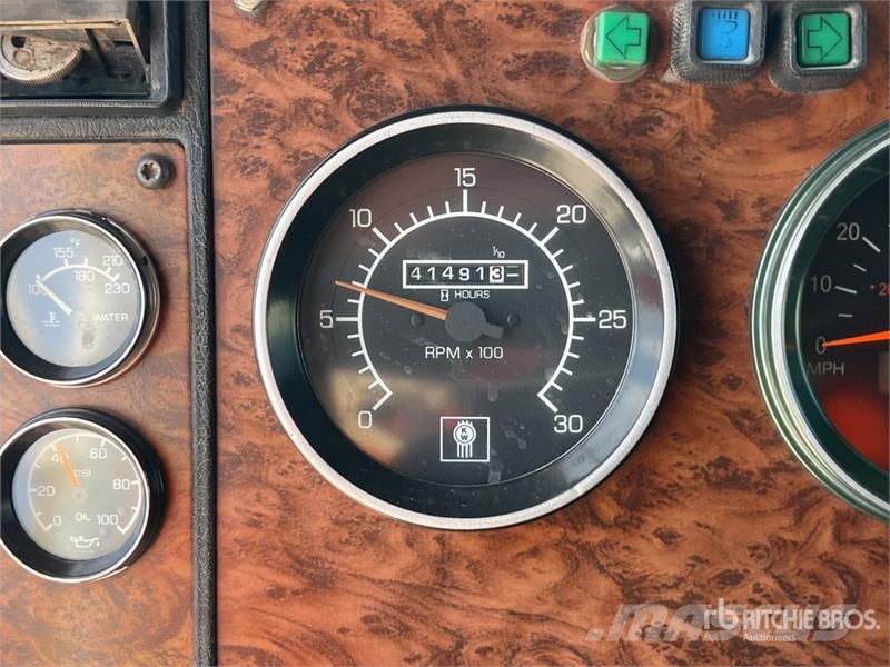 Kenworth T800 شاحنات قلابة