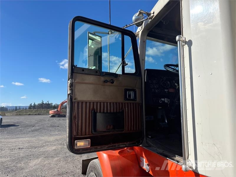 Kenworth T800 Pašizgāzējs