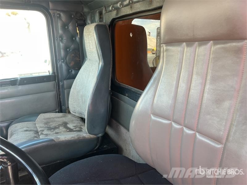 Kenworth T800 شاحنات قلابة