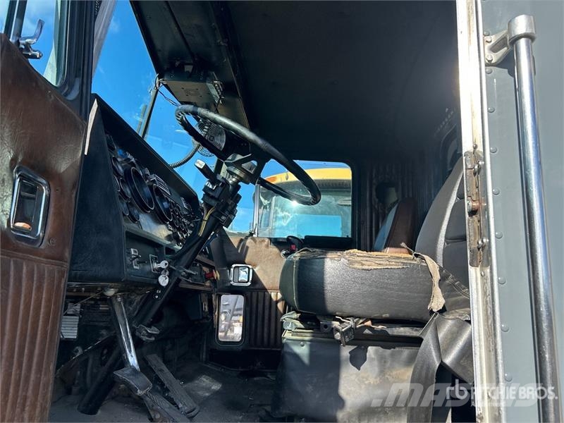 Kenworth T800 Pašizgāzējs