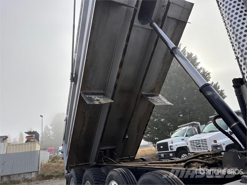 Kenworth T800 شاحنات قلابة