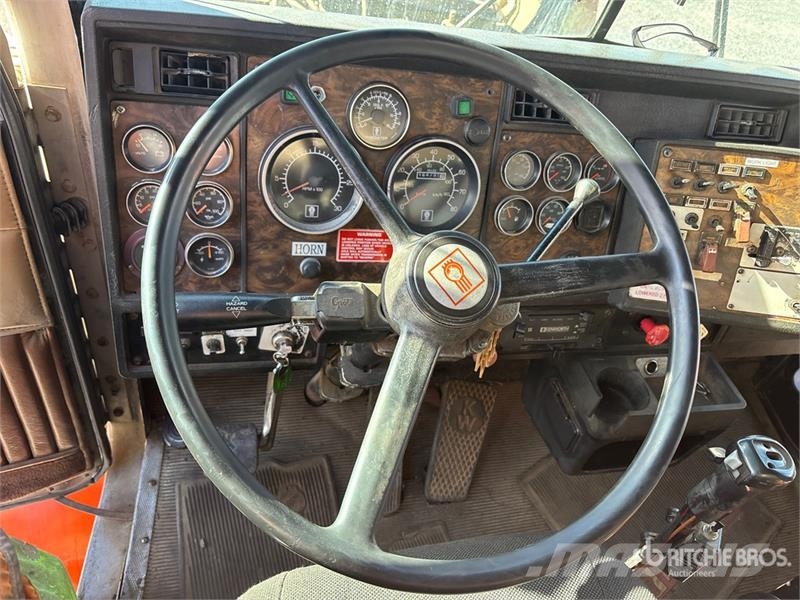 Kenworth T800 Pašizgāzējs