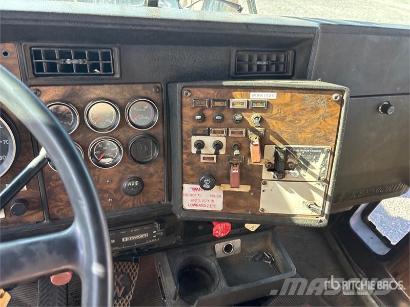 Kenworth T800 Pašizgāzējs
