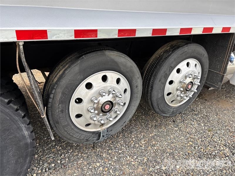 Kenworth T800 شاحنات قلابة