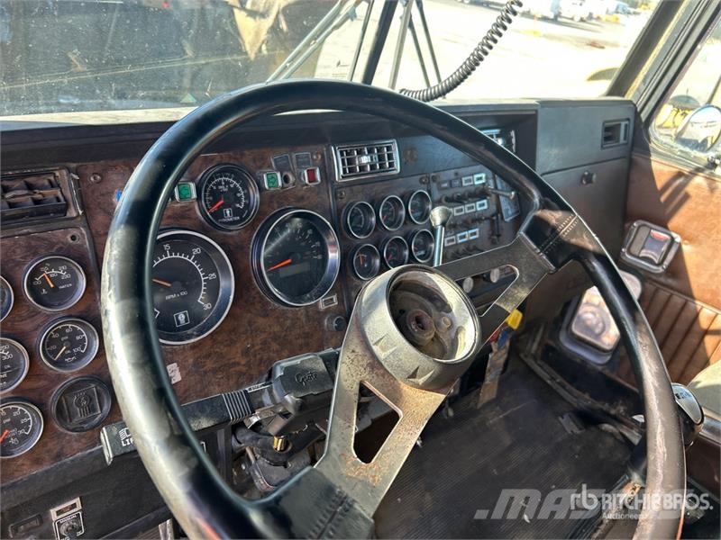 Kenworth T800 Pašizgāzējs