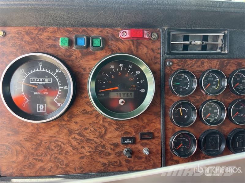 Kenworth T800 شاحنات قلابة