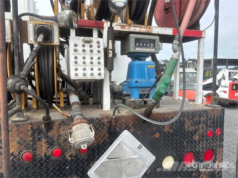 Kenworth T800 6x4 Fuel and Lube Truck Tankwagen