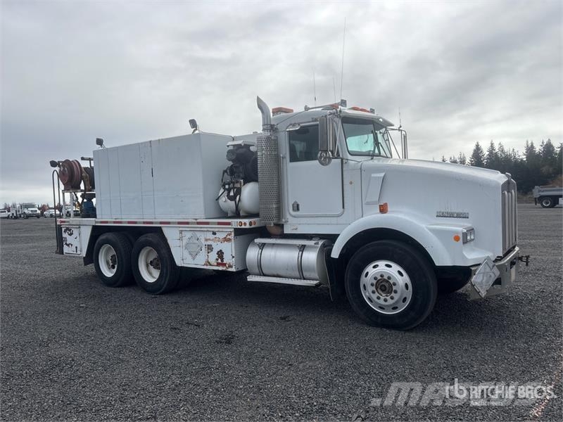 Kenworth T800 6x4 Fuel and Lube Truck Tankwagen