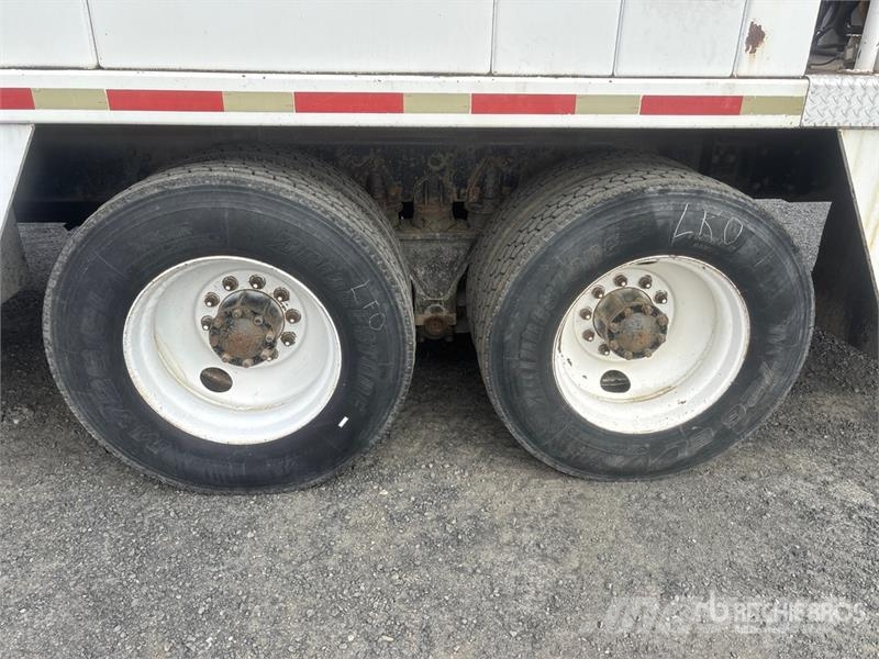 Kenworth T800 6x4 Fuel and Lube Truck Tankwagen