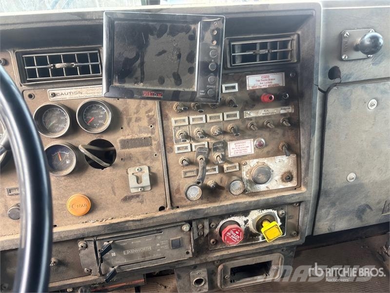 Kenworth T800 6x4 Fuel and Lube Truck Tankwagen