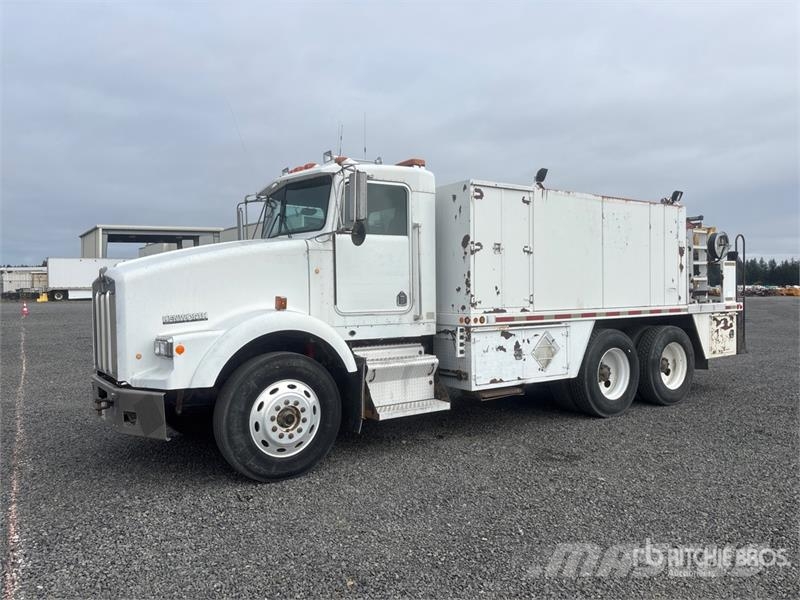 Kenworth T800 6x4 Fuel and Lube Truck Tankwagen