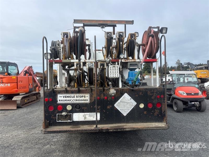 Kenworth T800 6x4 Fuel and Lube Truck Tankwagen