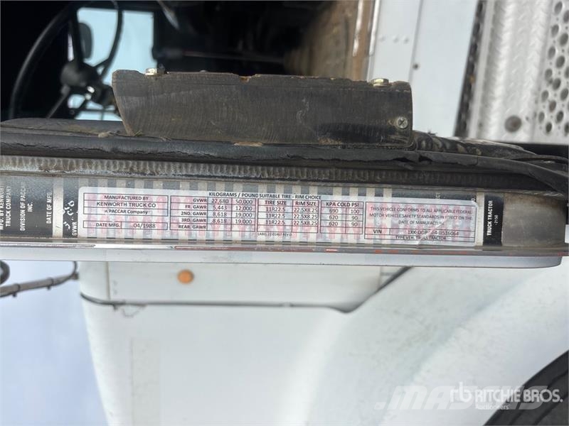 Kenworth T800 6x4 Fuel and Lube Truck Tankwagen