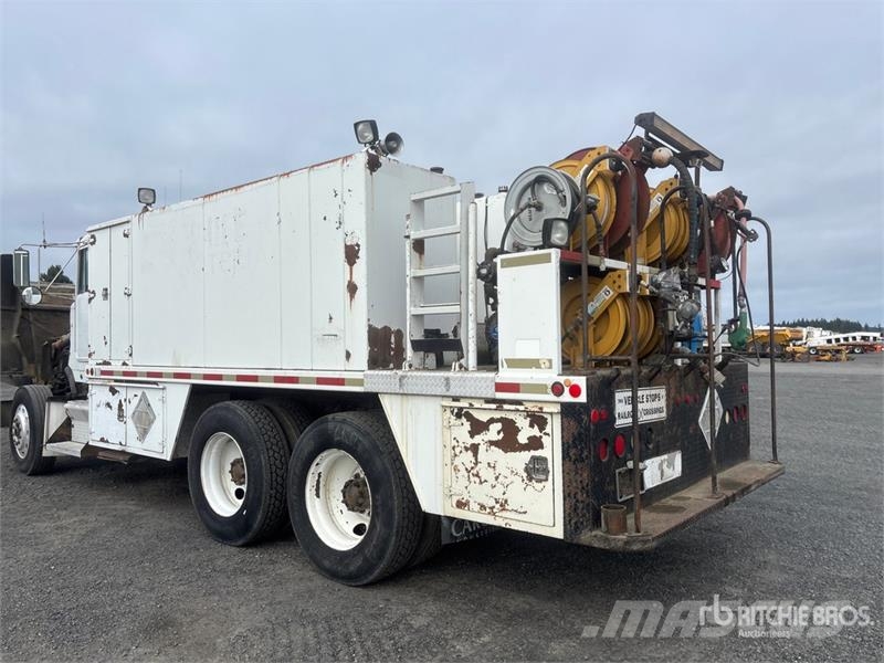 Kenworth T800 6x4 Fuel and Lube Truck Tankwagen
