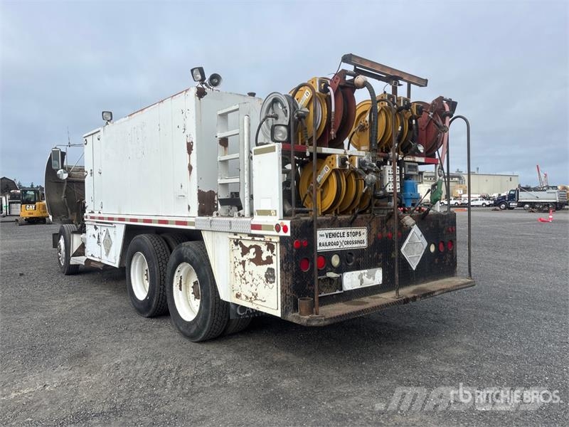 Kenworth T800 6x4 Fuel and Lube Truck Tankwagen