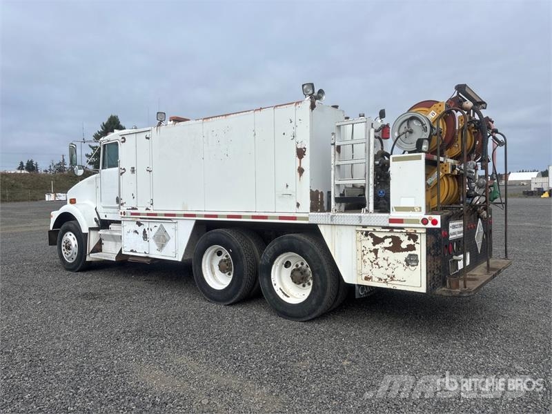 Kenworth T800 6x4 Fuel and Lube Truck Tankwagen