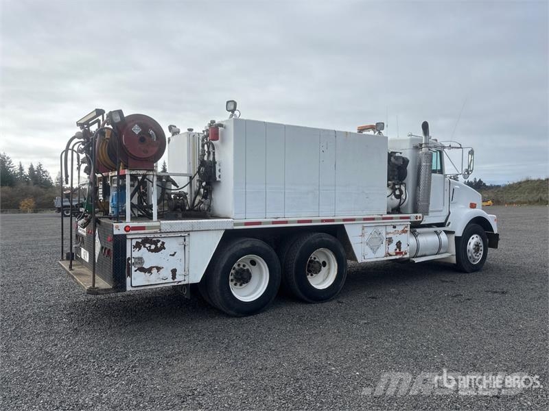 Kenworth T800 6x4 Fuel and Lube Truck Tankwagen