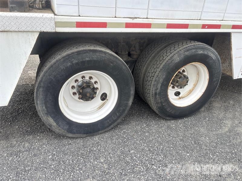 Kenworth T800 6x4 Fuel and Lube Truck Tankwagen
