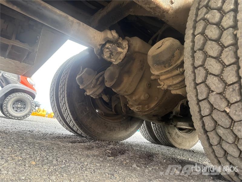 Kenworth T800 6x4 Fuel and Lube Truck Tankwagen