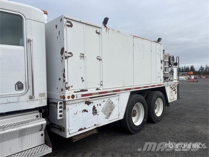 Kenworth T800 6x4 Fuel and Lube Truck Tankwagen