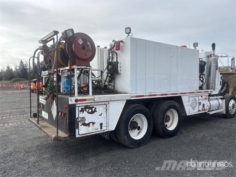 Kenworth T800 6x4 Fuel and Lube Truck Tankwagen