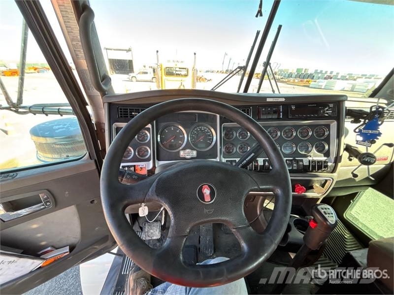 Kenworth T800 8x4 Cab and Chassis Kabine i unutrašnjost