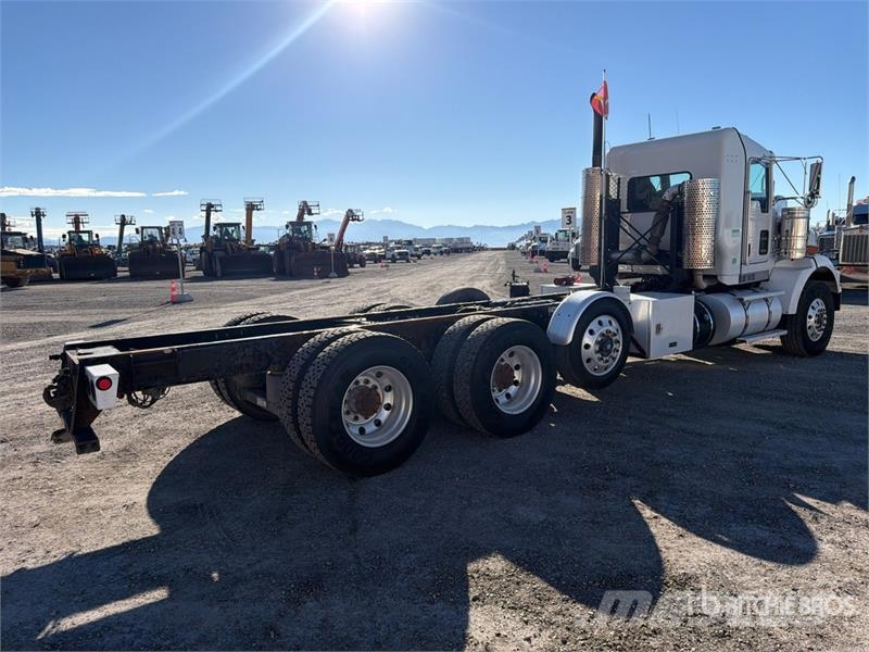 Kenworth T800 8x4 Cab and Chassis Kabinen