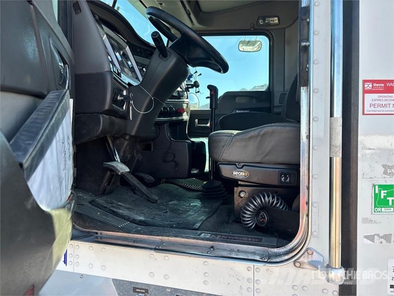 Kenworth T800 8x4 Cab and Chassis Kabine i unutrašnjost