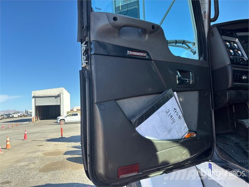 Kenworth T800 8x4 Cab and Chassis Kabine i unutrašnjost