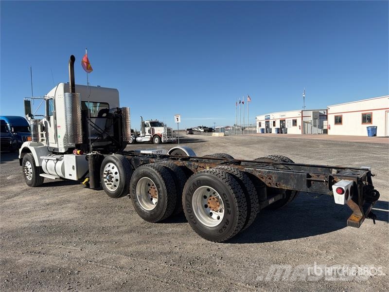 Kenworth T800 8x4 Cab and Chassis Kabinen