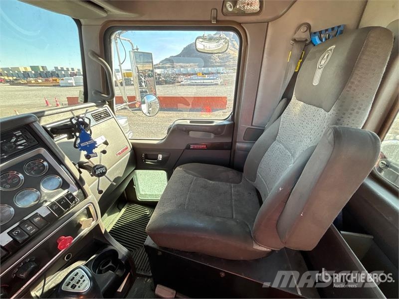 Kenworth T800 8x4 Cab and Chassis Kabine i unutrašnjost