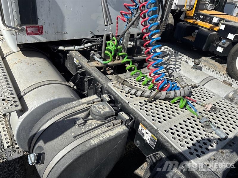 Kenworth T880 Vetopöytäautot