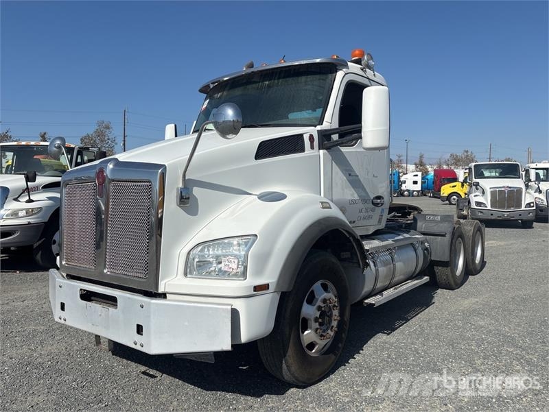 Kenworth T880 Vetopöytäautot