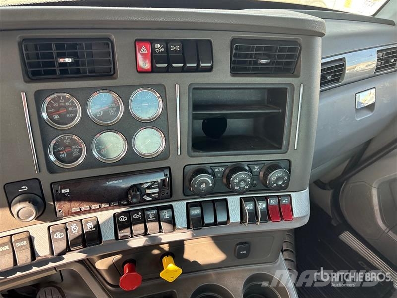 Kenworth T880 Vetopöytäautot