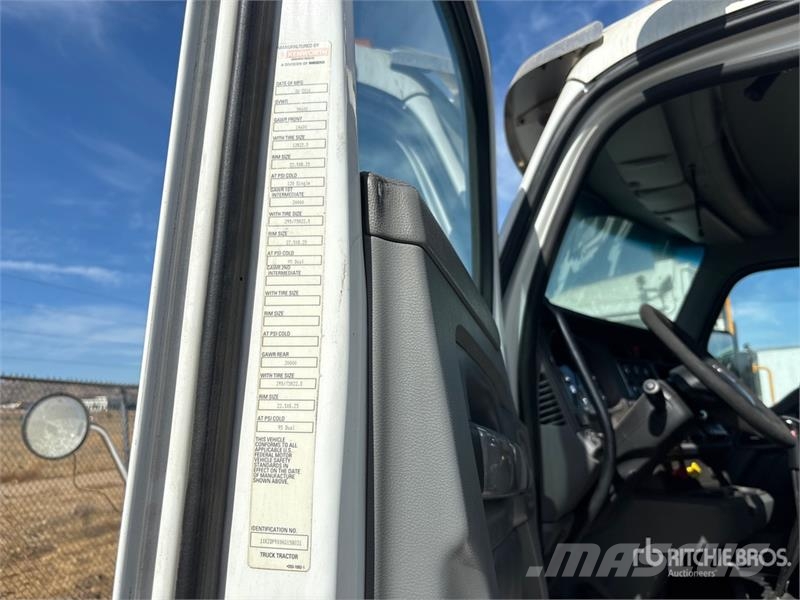 Kenworth T880 Vetopöytäautot