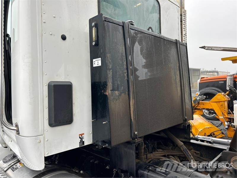 Kenworth T880 10x4 Quad/A Dump Truck Sklápěče