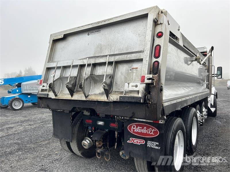 Kenworth T880 10x4 Quad/A Dump Truck Sklápěče