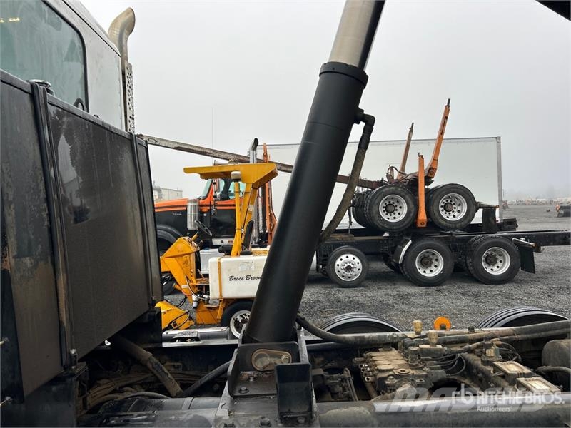Kenworth T880 10x4 Quad/A Dump Truck Sklápěče
