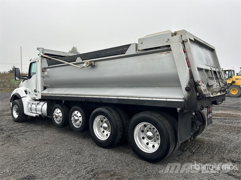 Kenworth T880 10x4 Quad/A Dump Truck Sklápěče