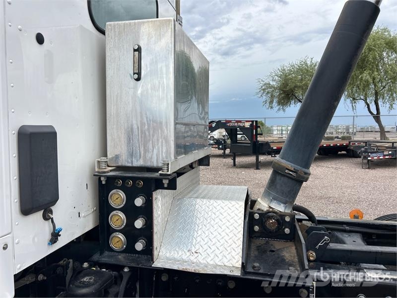 Kenworth T880 14x4 Five Axle Dump Truck Billenő teherautók