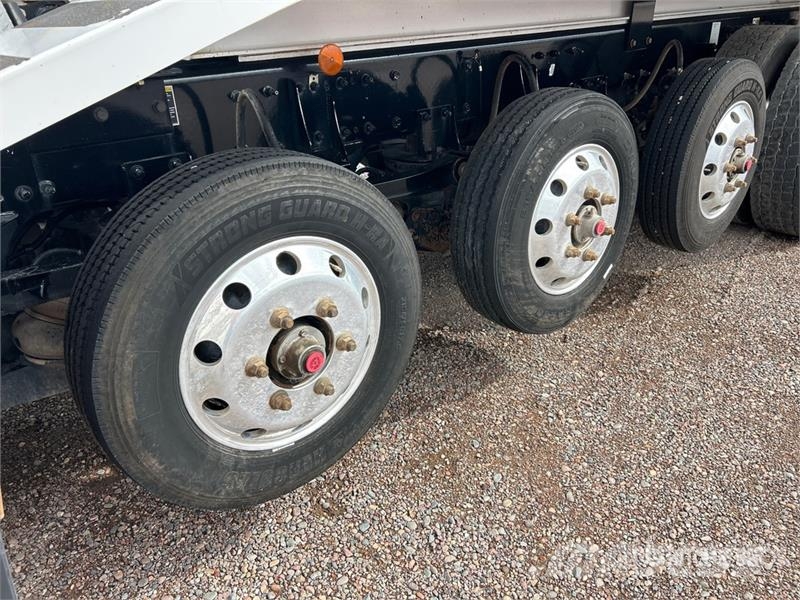 Kenworth T880 14x4 Super 18 Five Axle Dump Truck Pašizgāzējs