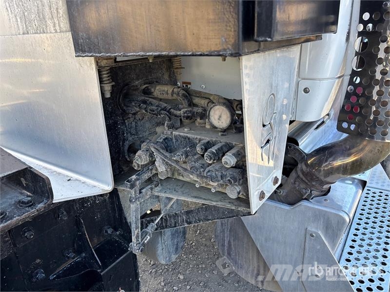 Kenworth T880 14x4 Super 18 Five Axle Dump Truck شاحنات قلابة