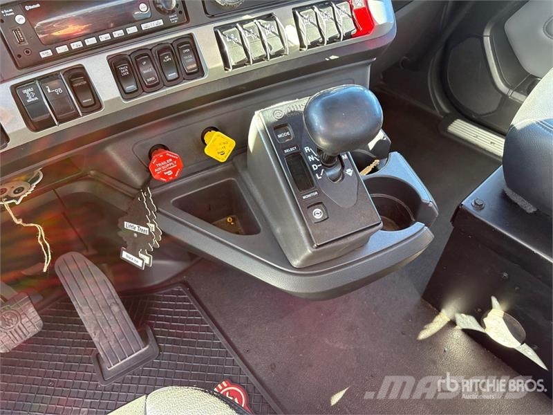 Kenworth T880 14x4 Super 18 Five Axle Dump Truck Kipper