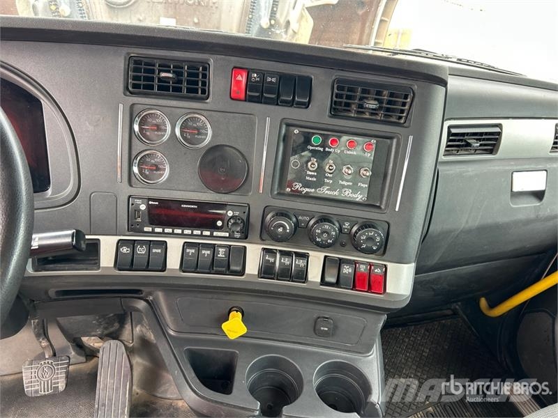 Kenworth T880 14x4 Super 18 Five Axle Dump Truck Pašizgāzējs