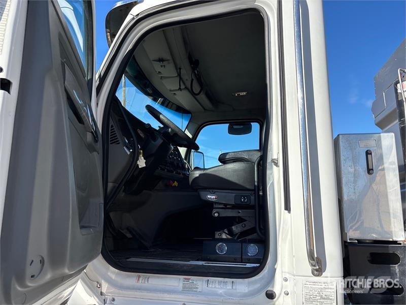 Kenworth T880 14x4 Super 18 Five Axle Dump Truck شاحنات قلابة